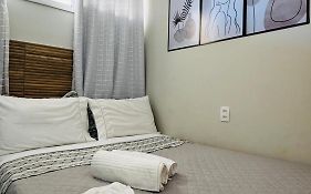 Studio funcional 10 Minutos da Praia com Ar e WiFi Rápido
